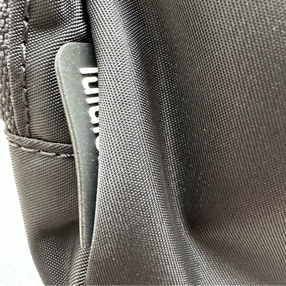 Lululemon Everywhere Belt Bag 1L Black/White Brand New - Picture 8 of 15